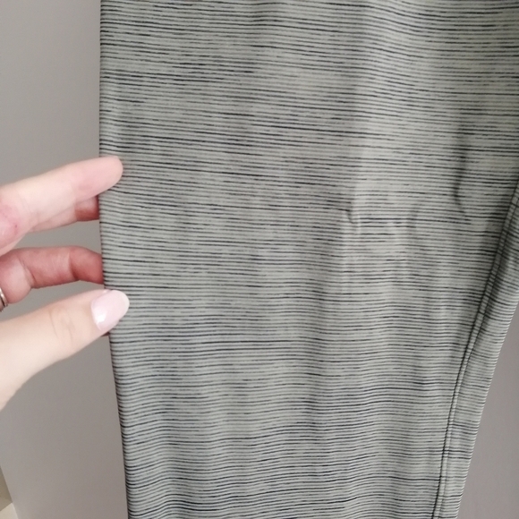 Lululemon On The Fly 28" Pants Wee Are From Space Sage Dark Olive Green 4 - Picture 7 of 16